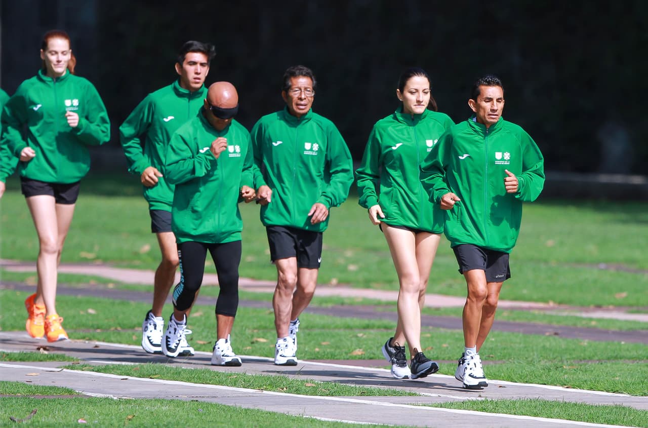 La Medio Maratón de Ciudad de México, que se celebrará el 28 de julio con el aval de la Asociación Internacional de Federaciones de Atletismo (IAAF), presentó sus playeras, indumentaria y medallas en un evento en la Boblioteca de la UNAM.