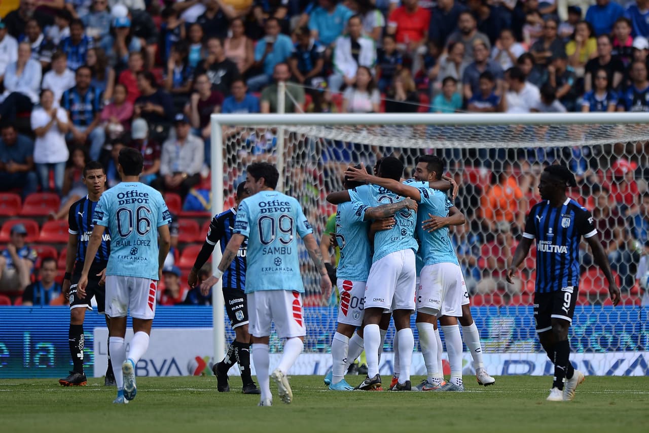 Copete marcó el primer gol del partido al 35' de la primera mitad y así estaban sorprendiendo los visitantes.