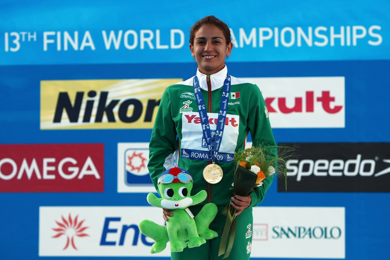 Paola Espinosa se colgó la medalla de oro en los Campeonatos Mundiales de Natación FINA en 2009 luego de ser la mejor en los clavados de 10 metros. Ha sido el único triunfo mexicano en ese torneo.