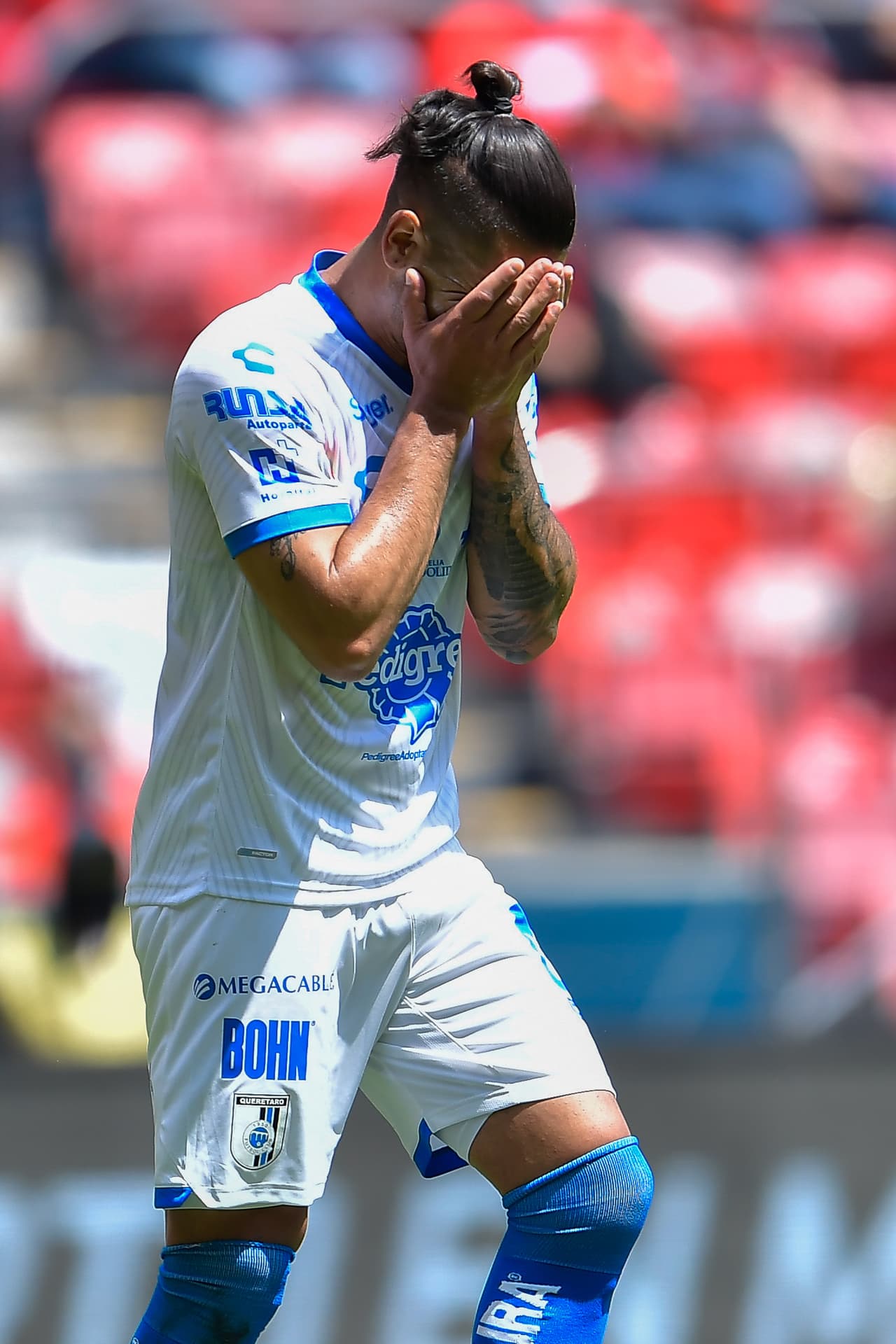Querétaro iguala marcador ante el Toluca durante la Jornada 12 del Torneo de Apertura en la Liga MX. Diego Chávez de los 'Diablos Rojos' puso arriba a los locales al 63, pero Jonathan Dos Santos de los 'Gallos Blancos' logró empatar el encuentro. El uruguayo habría anotado el segundo pero lo anularon por posición adelantada.