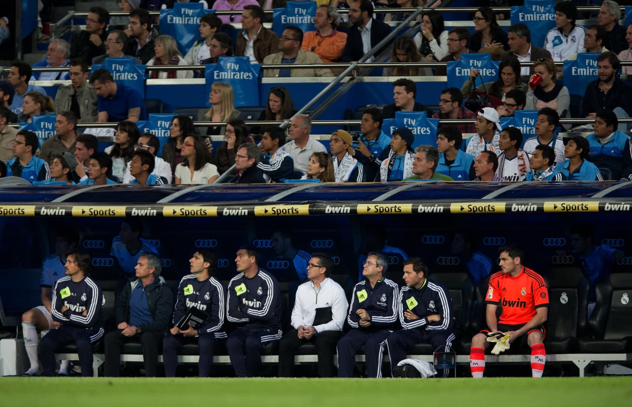 El punto más difícil de la relación de Mourinho con Casillas se dio cuando lo relegó a la banca, algo que a la larga precipitó la salida del arquero del Real Madrid más adelante.