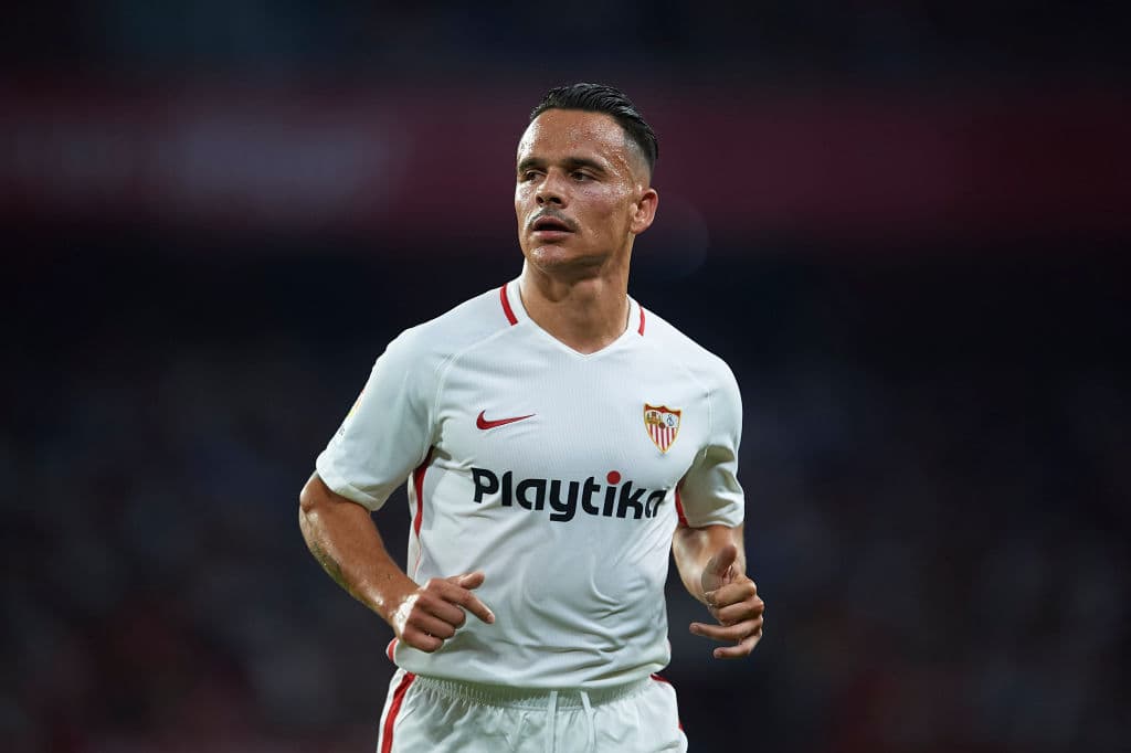 El Sevilla busca desprenderse de los servicios de Roque Mesa, uno de los hombres que no cuentan para Julen Lopetegui de cara a la próxima temporada. En Italia apuntan al interés del Genoa por contar con el centrocampista canario que llegó al Sevilla como apuesta de Joaquín Caparrós procedente del Swansea.