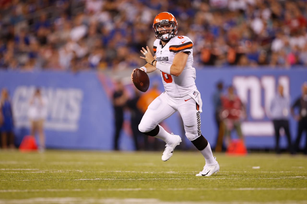 Baker no solo mostró lo que se espera de un pasador con calibre de NFL sino que también probó que puede lanzar y completar envíos sobre la carrera. Gran conexión con Antonio Callaway.