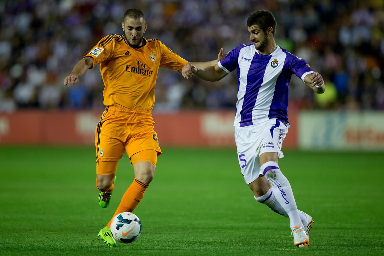En 2014 el francés utilizó este modelo de Adidas en una temporada en la que ayudó al equipo Merengue a conseguir la décima Champions League. Aquí se le ve en 2014 en partido ante el Valladolid.