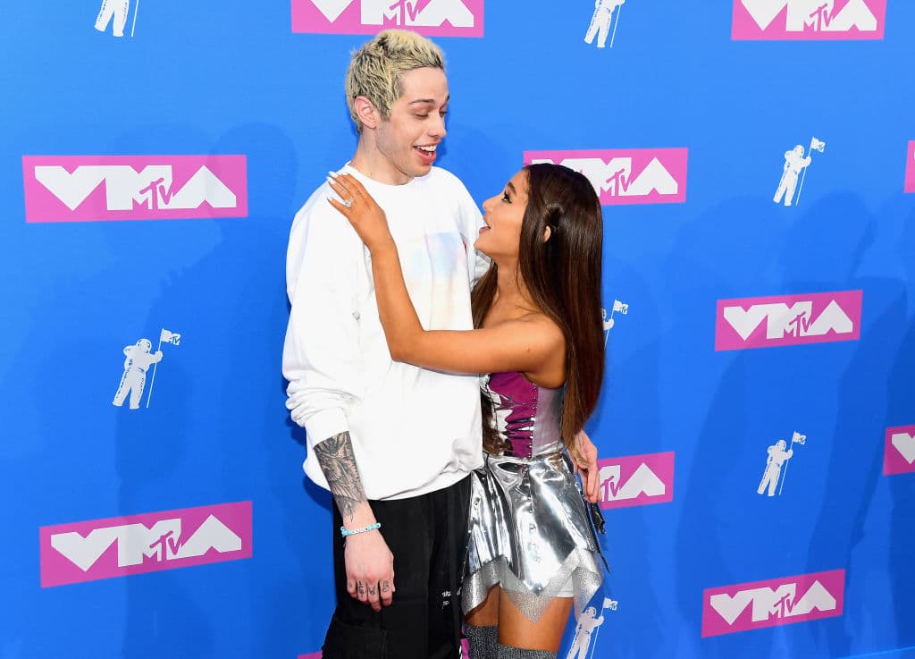 Cabe recordar que en 2018 la cantante se comprometió con el comediante Pete Davidson.
