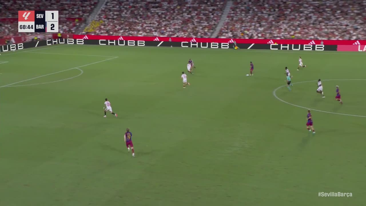Barcelona remonta a Sevilla con triplete de Raphinha