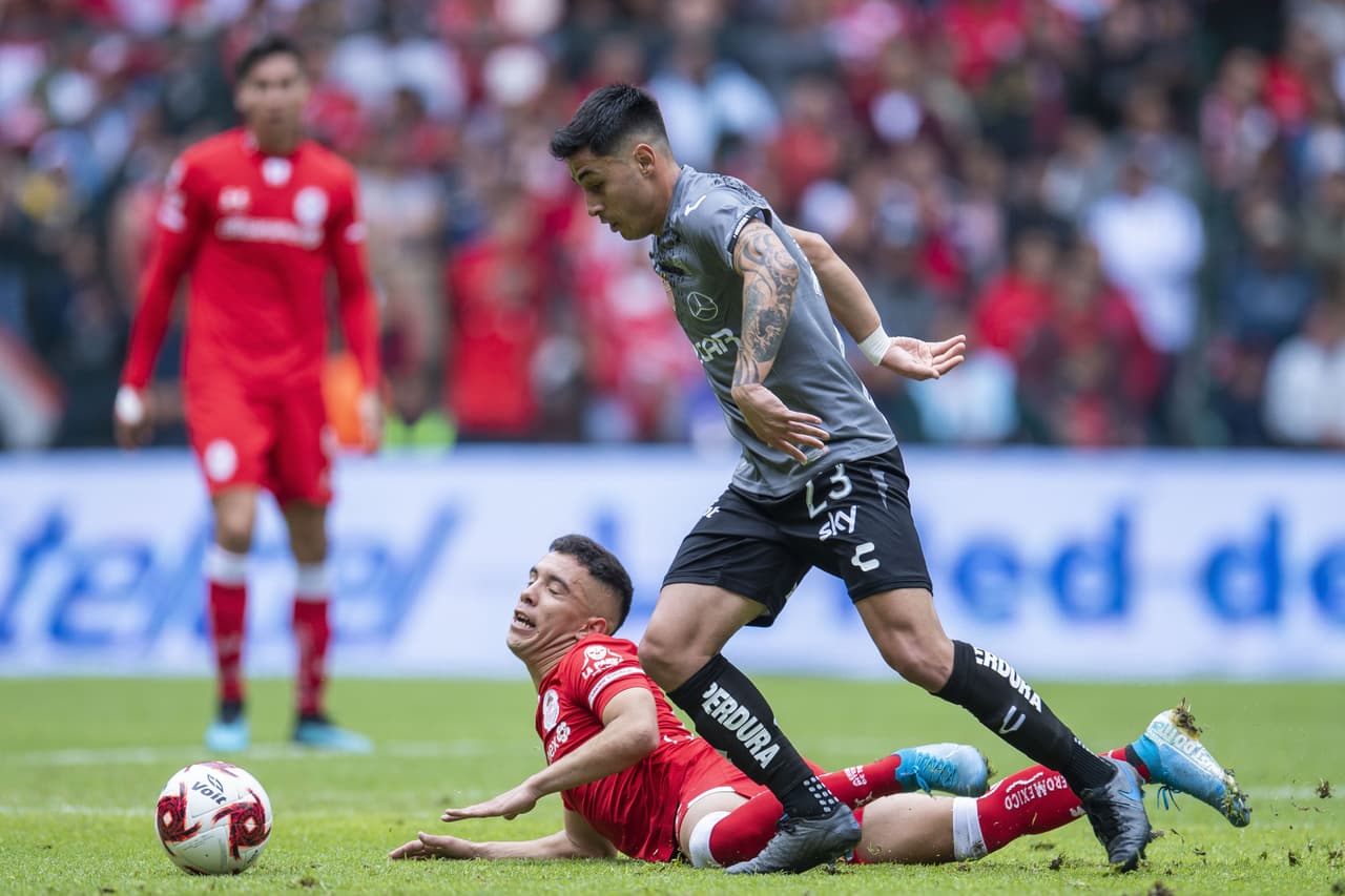 En un partido de volteretas, el Necaxa derrota a domicilio al Toluca 2-3 en un juego entretenido con gol de penal de Mauro Quiroga en el tiempo agregado.
