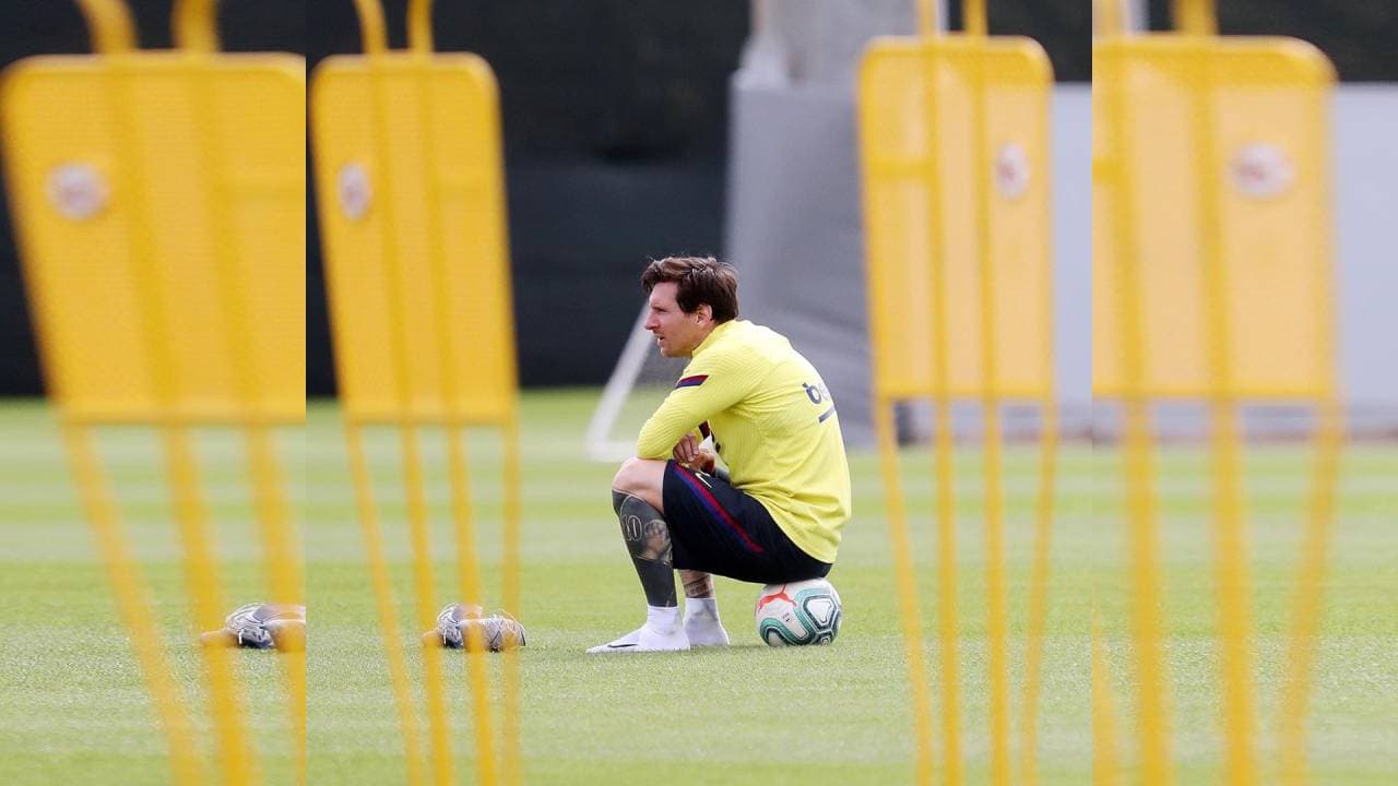 Este nuevo look, en realidad no es tan nuevo, nos recuerda a los primeros años de Leo en el futbol.