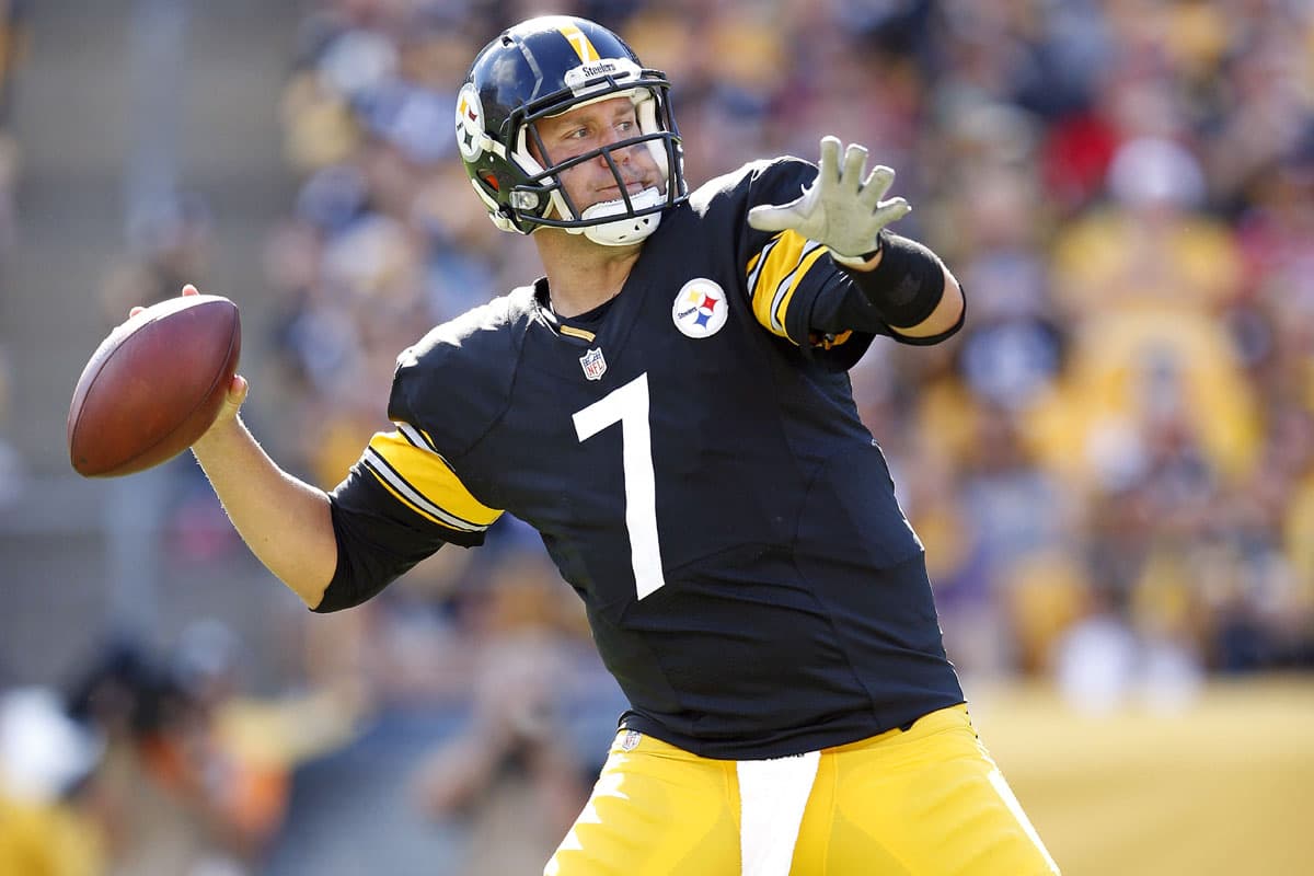 Debido a que ofreció un juego cercano a la perfección, el quarterback de los Pittsburgh Steelers, Ben Roethlisberger, fue elegido por la NFL como el Jugador Ofensivo de la Semana 2 por la AFC.