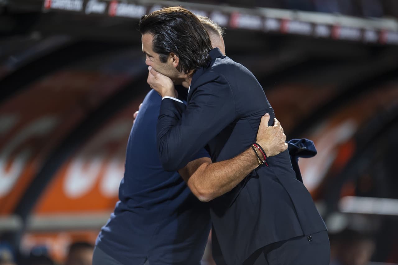 Lillini y Solari se abazaron previo al encuentro.