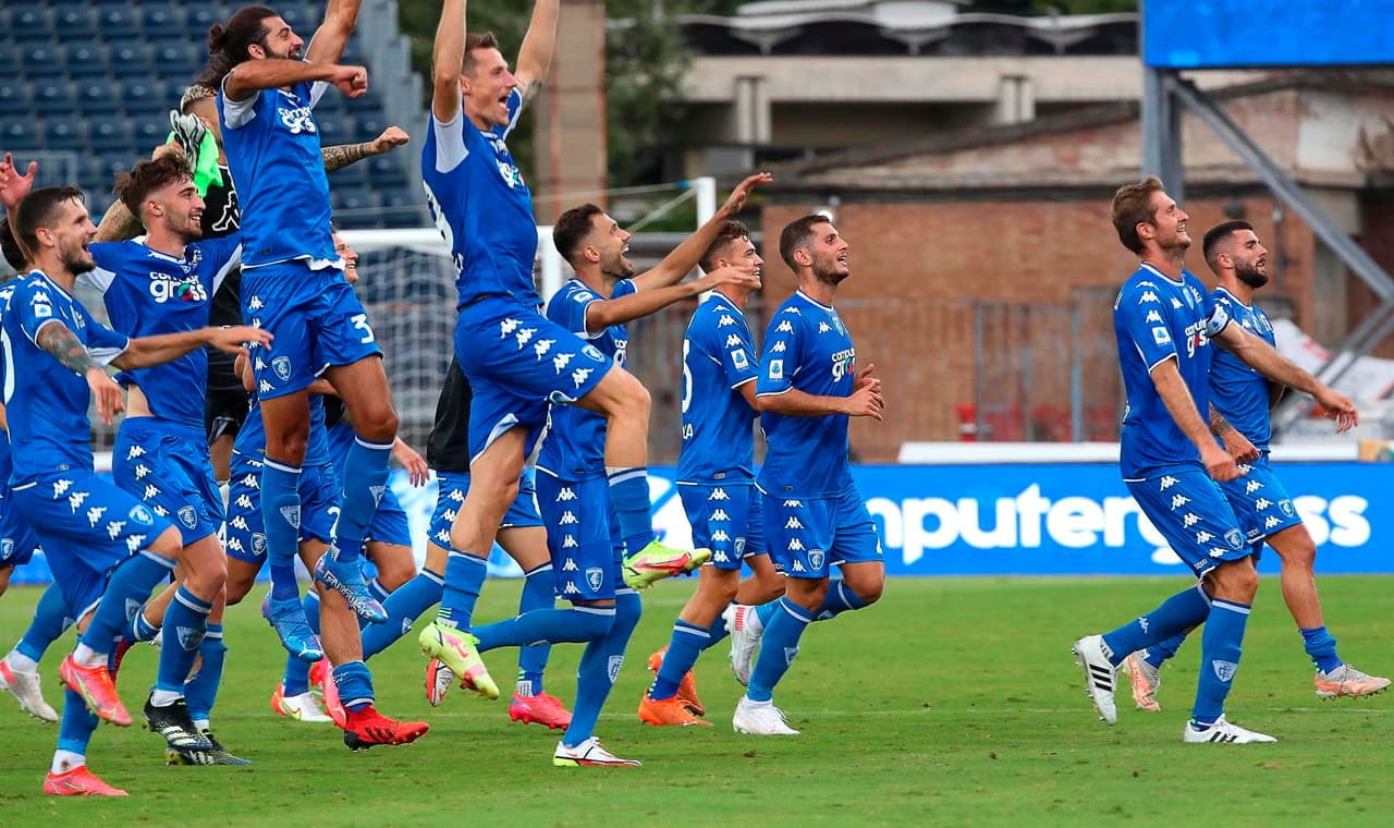 Empoli, el equipo que acaba de ascender, se lleva el partido en su casa con marcador de 4-2 del ante el Bolonia. lo que le permitió confirmarse como sorpresa de este comienzo de temporada. Bonifazi les dio gol en contra, mientras que Pinamonti, Bajrami y Ricci, les dieron la victoria a los locales.
