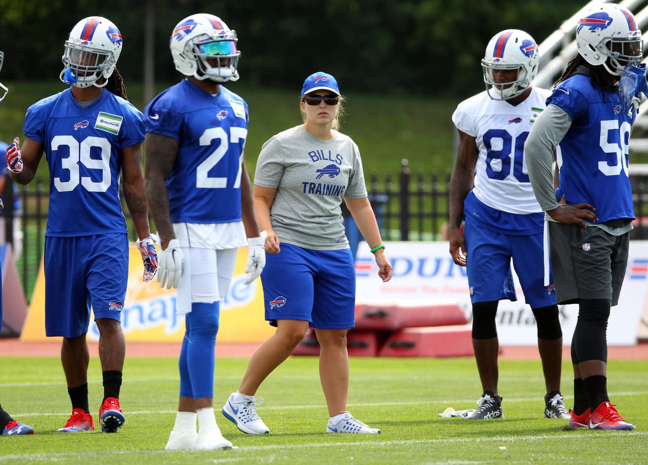 Otro caso fue el de Kathryn Smith, quien participó como coach de control de calidad de equipos especiales con los Buffalo Bills en 2016.