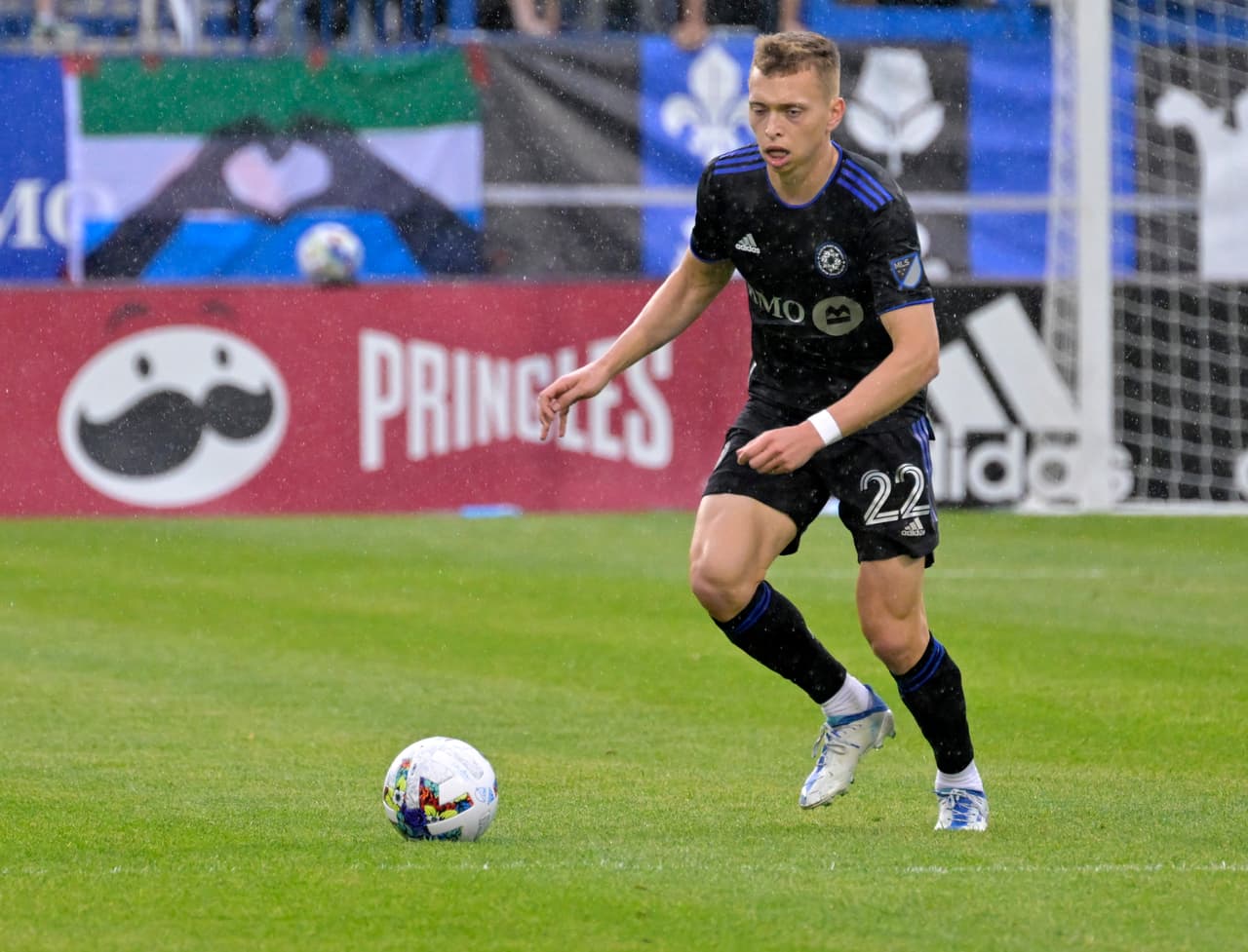 Tras 2020 y 2021 en Nashville SC y 2022 con CF Montréal y la selección de Canadá que clasificó a Qatar 2022, Johnston era uno de los jugadores norteamericanos más buscados.