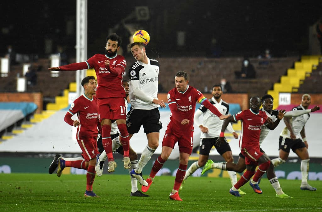 Hay empate entre el Liverpool y Fulham en la 12va Jornada de la Premier League. El primer gol fue a cargo de Bobby Reid (25’), pero los ‘Reds’ buscaron igualar el marcador y fue Mohamed Salah quien lo logró al minuto 79.