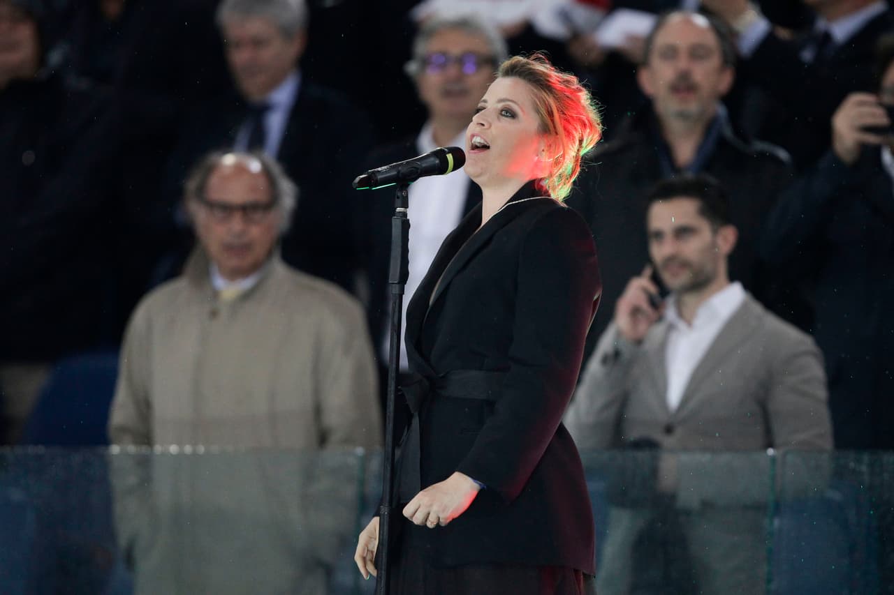 La cantante italiana Noemi fue la encargada del show previo al pitazo inicial en el campo romano.