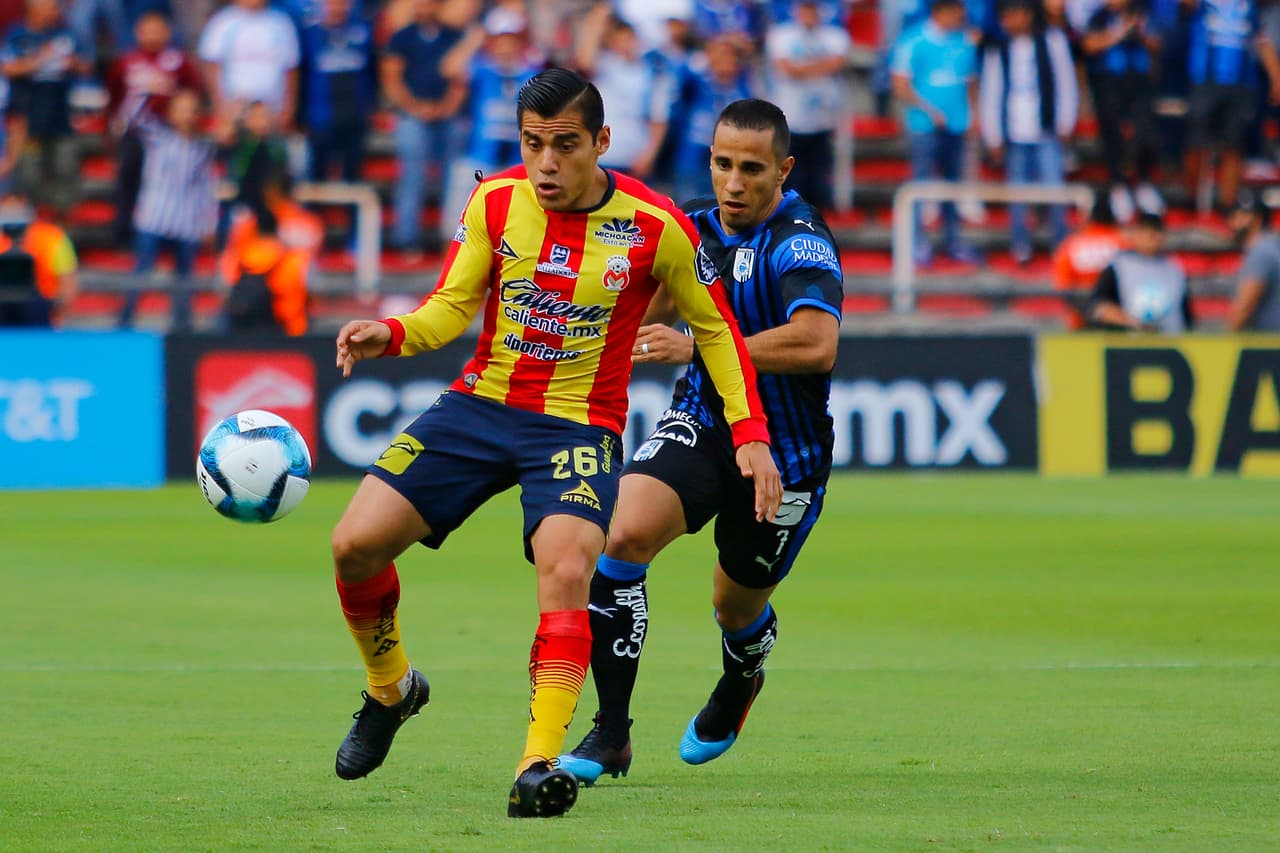 Al inicio del cotejo ninguno de los dos equipos fue capaz de realizar jugadas de peligro. Incluso, el primer tiro a portería fue de Morelia después del minuto 25.