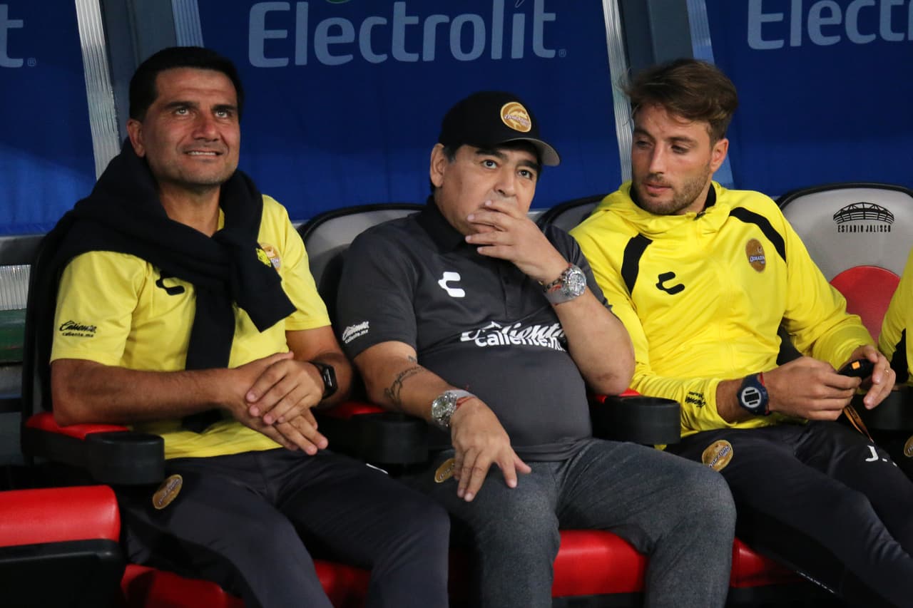 Diego Maradona está consternado porque el paso de su equipo esta campaña no tiene nada qué ver con lo que sucedió el torneo anterior, comenzó con cosecha de 7 unidades este partido y en el penúltimo lugar de la general.