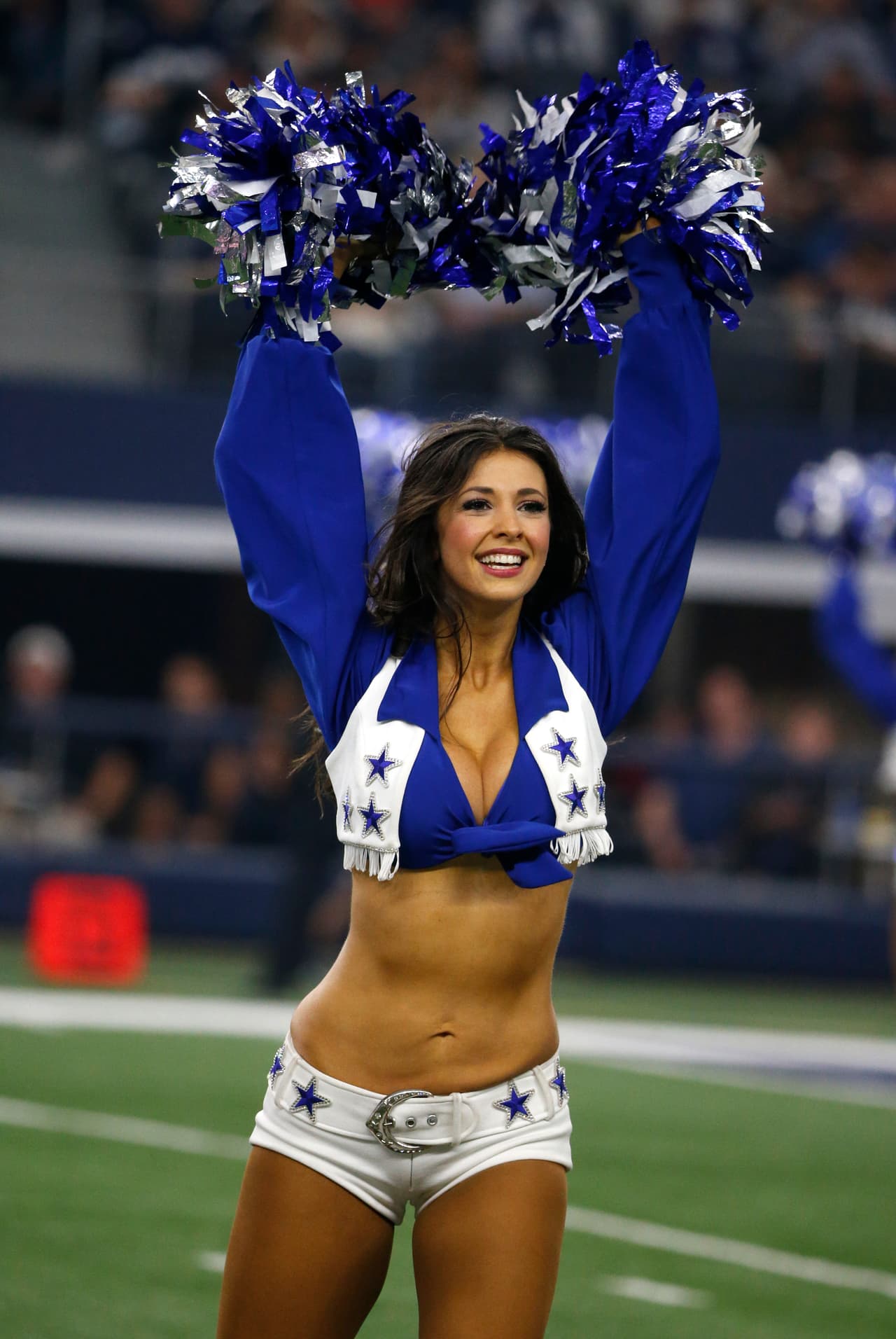 La belleza de las porristas y su mezcla con la sensualidad y alegría son un condimento clave para encender la fiesta de la NFL, que vivió su novena semana de competencia.