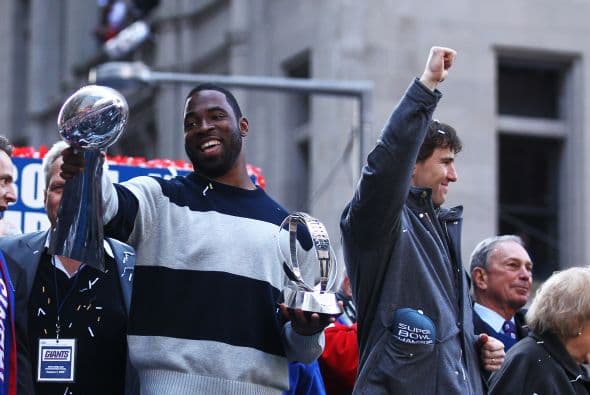 Tuck y Manning se alternaban el Trofeo Lombardi, pero no dejaban de tener al menos un brazo levantado para complacer a sus seguidores.