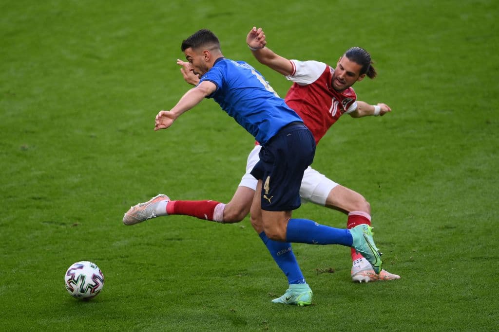 Federico Chiesa y Matteo Pessina marcan en los tiepos extras y le dan el triunfi 2-1 a Italia tras un apretado duelo frente a Austria. Los italianos esperan al ganador entre Bélgica y Portugal.