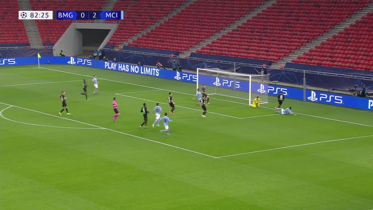 ¡TIRO ATAJADO! disparo por Riyad Mahrez.