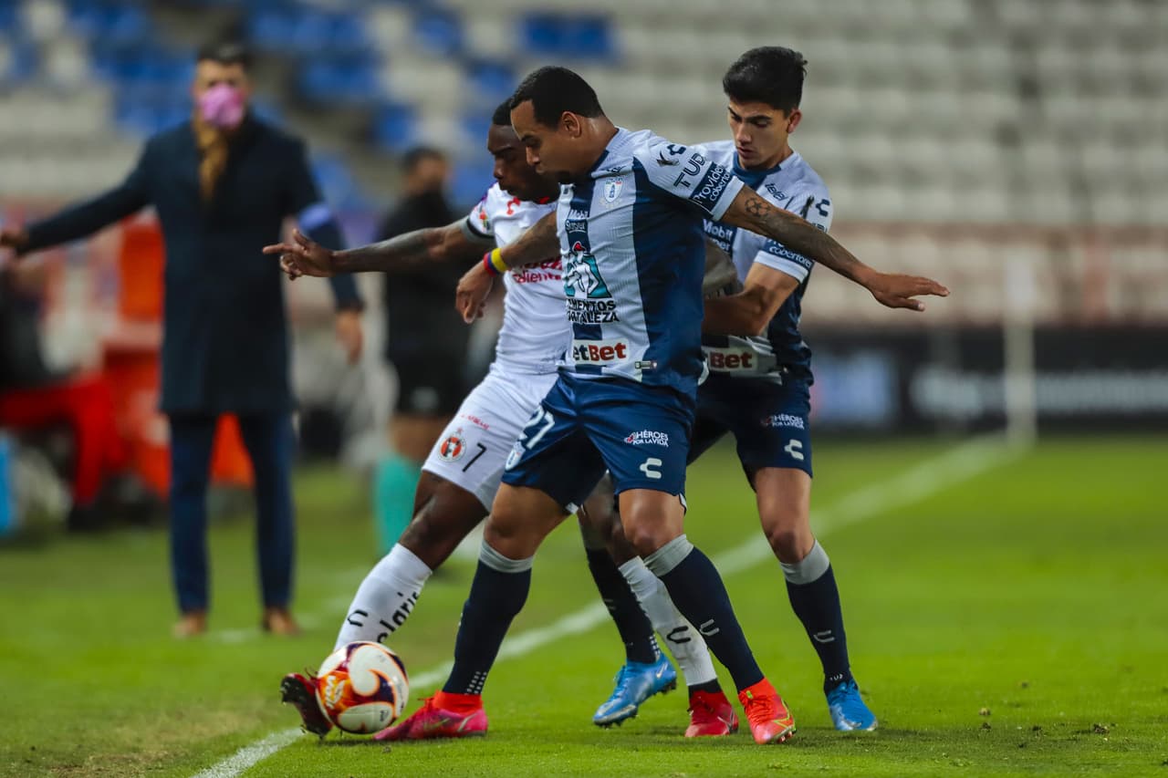 Con goles de Ismael Sosa y Kevin Álvarez, Pachuca rompe la maldición y logran vencer 2-1 a Tijuana.Pachuca pasa del último lugar al penúltimo y Xolos se queda con la octava plaza.