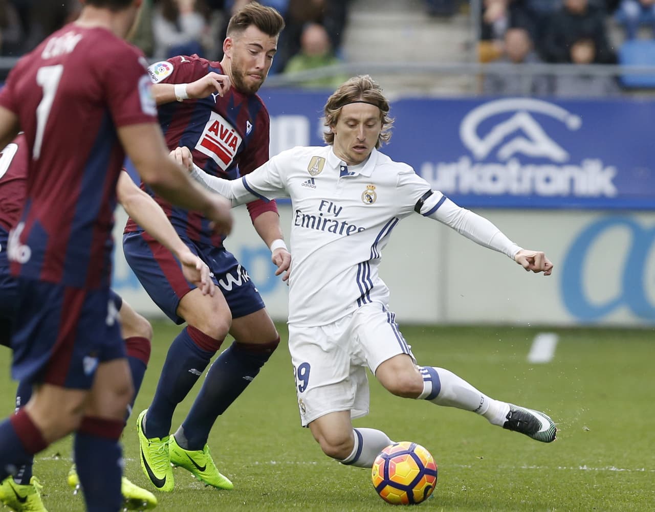 Los blancos dieron una imagen muy mejorada respecto al empate liguero del miércoles ante la UD Las Palmas y lograron un refuerzo moral con vistas a su compromiso del martes contra el Napoli en la Liga de Campeones.