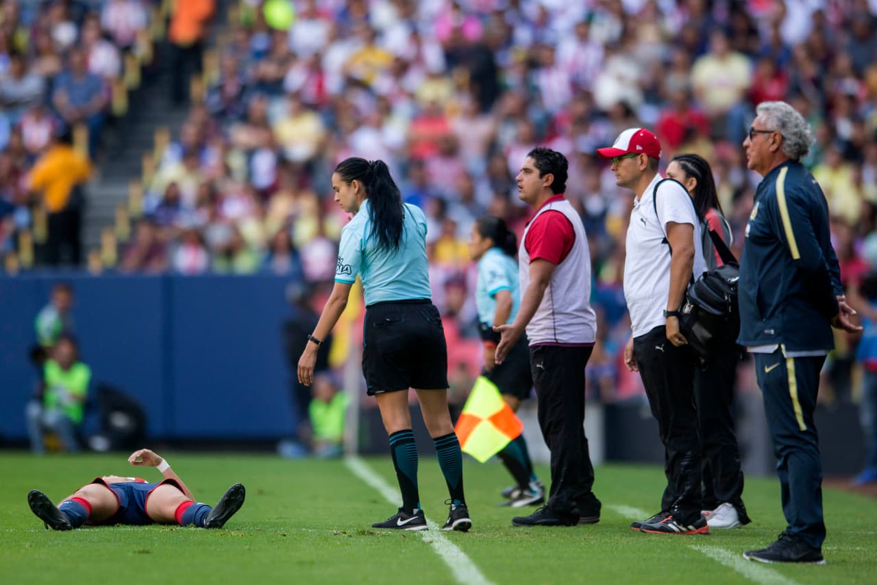 Y sobre el tiempo, todo era tensión en las bancas.