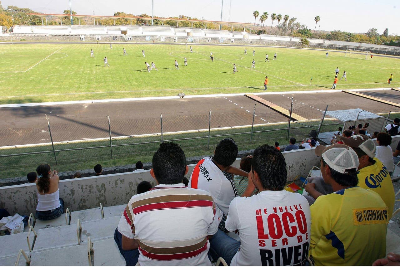Un estadio que está congelado en el tiempo es el de Oaxtepec, donde Ricardo Antonio La Volpe dirigió sus primeros partidos en la década de los años ochenta.