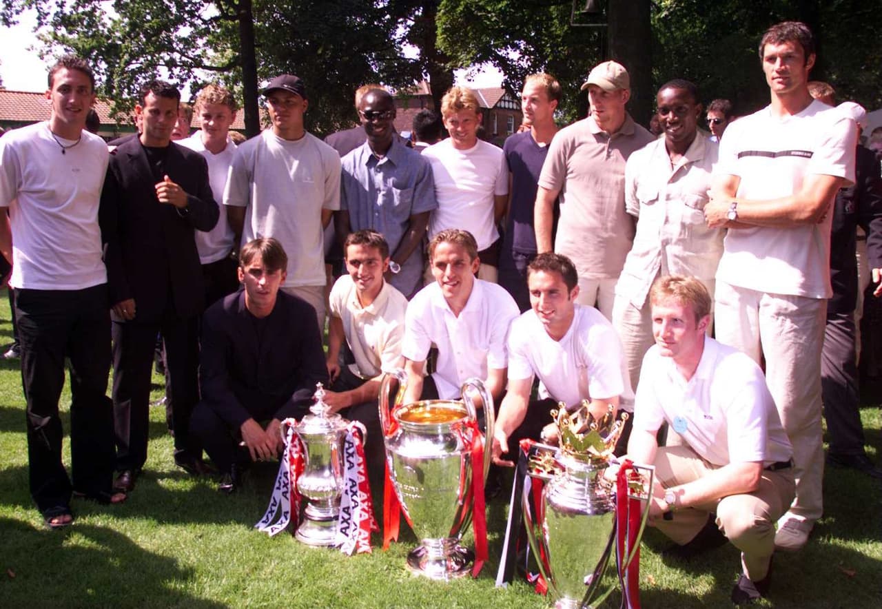 El legendario Manchester United de 1999, campeón de lo que compitió, marcó una época gracias a esa 'clase del 92' que tan bien potenció como técnico Sir Alex Ferguson, un histórico del fútbol mundial.