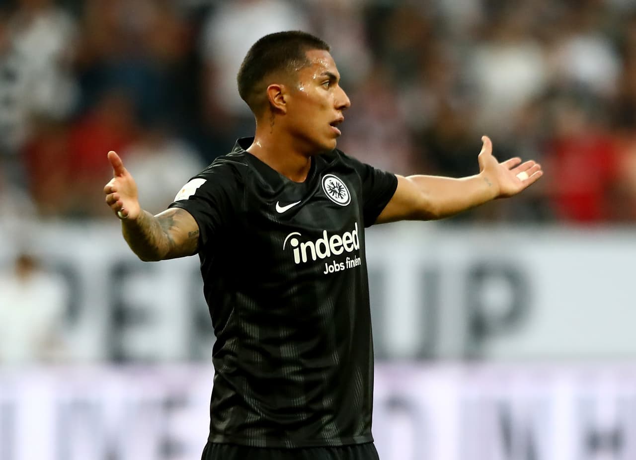 Carlos Salcedo (Eintracht Frankfurt) - el mexicano hace parte de esta selección destacado por su buen final de temporada en el 2017/2018 a pesar de la lesión de hombro que lo sacó por varios partidos. "Está llamado a transformarse en otra leyenda mexicana en la Bundesliga", agregaron.