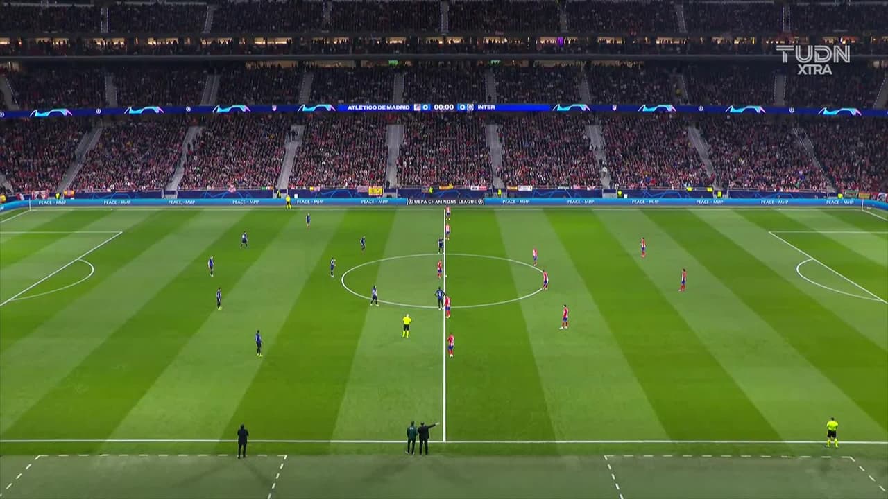 Arranca el partido y la pelota está en juego.