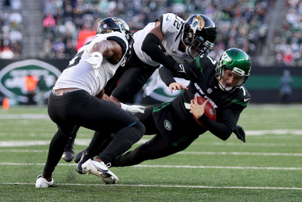 Lions cayó 16-20 en su visita a Atlanta, Buccaneers aplastan 32-6 a las Panthers, Ravens pierden en su visita 21-41 frente a Cincinnati, los Chargers tropiezan 29-41 sobre los Texans, Rams venecen 30.23 a los Vikings, Bills le pegan 33-21 Patriots, Jaguars caen 21-26 en su visita a los Jets, Las Eagles le pegan 10-34 frente a las Eagles, los Bears remaontan 25-24 a los Seahawks, Chiefs aplastan 10-36 a los Chiefs y os Broncos caen 13-17 en su visita a los Raiders.