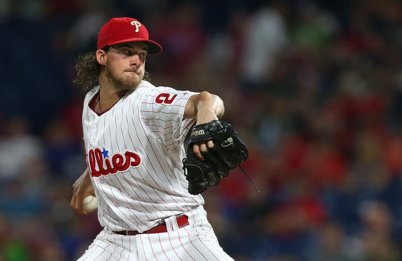 Aaron Nola renueva con los Phillies por 45 millones y cuatro años