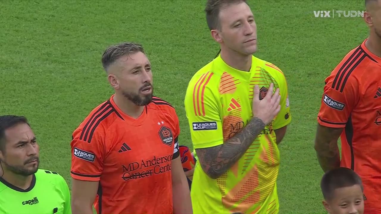 ¡Con mucho orgullo! Héctor Herrera canta el himno mexicano con el Dynamo