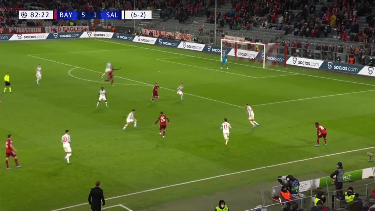 ¡GOL!  anota para FC Bayern München. Thomas Müller