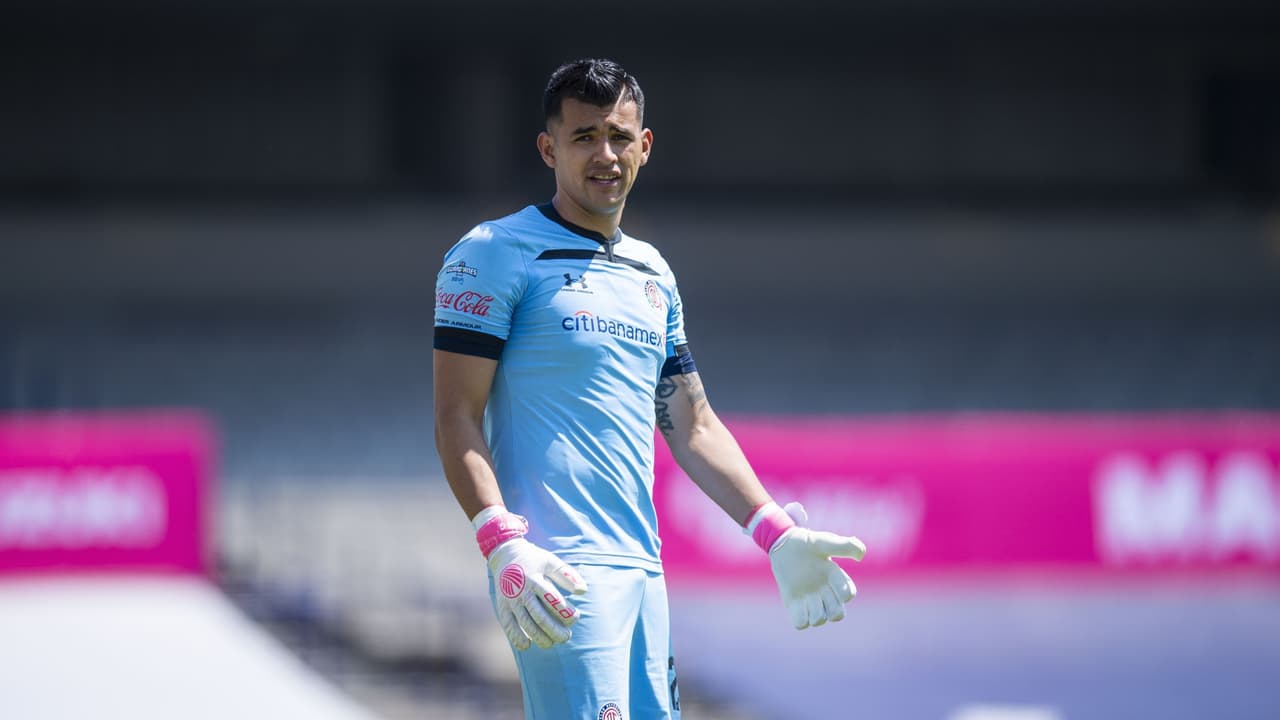 Luis García se disculpa tras 'oso' que dio triunfo a Pumas