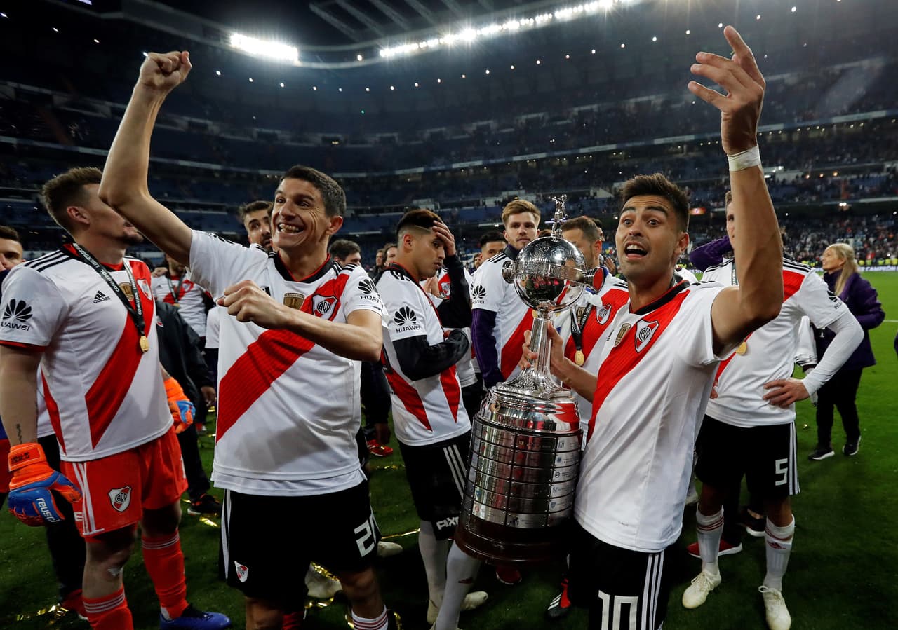 Los jugadores de River Plate celebran la conquista de la Copa Libertadores 2018 luego de ganar la Final disputada en el Estadio Santiago Bernabéu de Madrid.