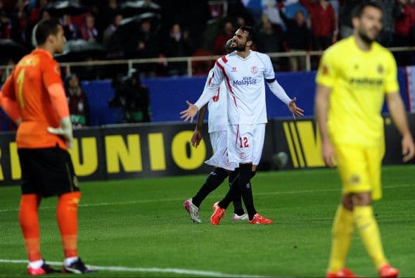 El cuadro sevillista volvió a ser más equipo que el 'Submarino', que no pudo salir a flote y sucumbió en el Sánchez Pizjuán.