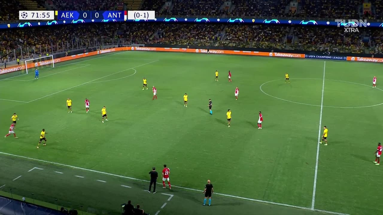 ¡GOL!  anota para Royal Antwerp. Gyrano Kerk