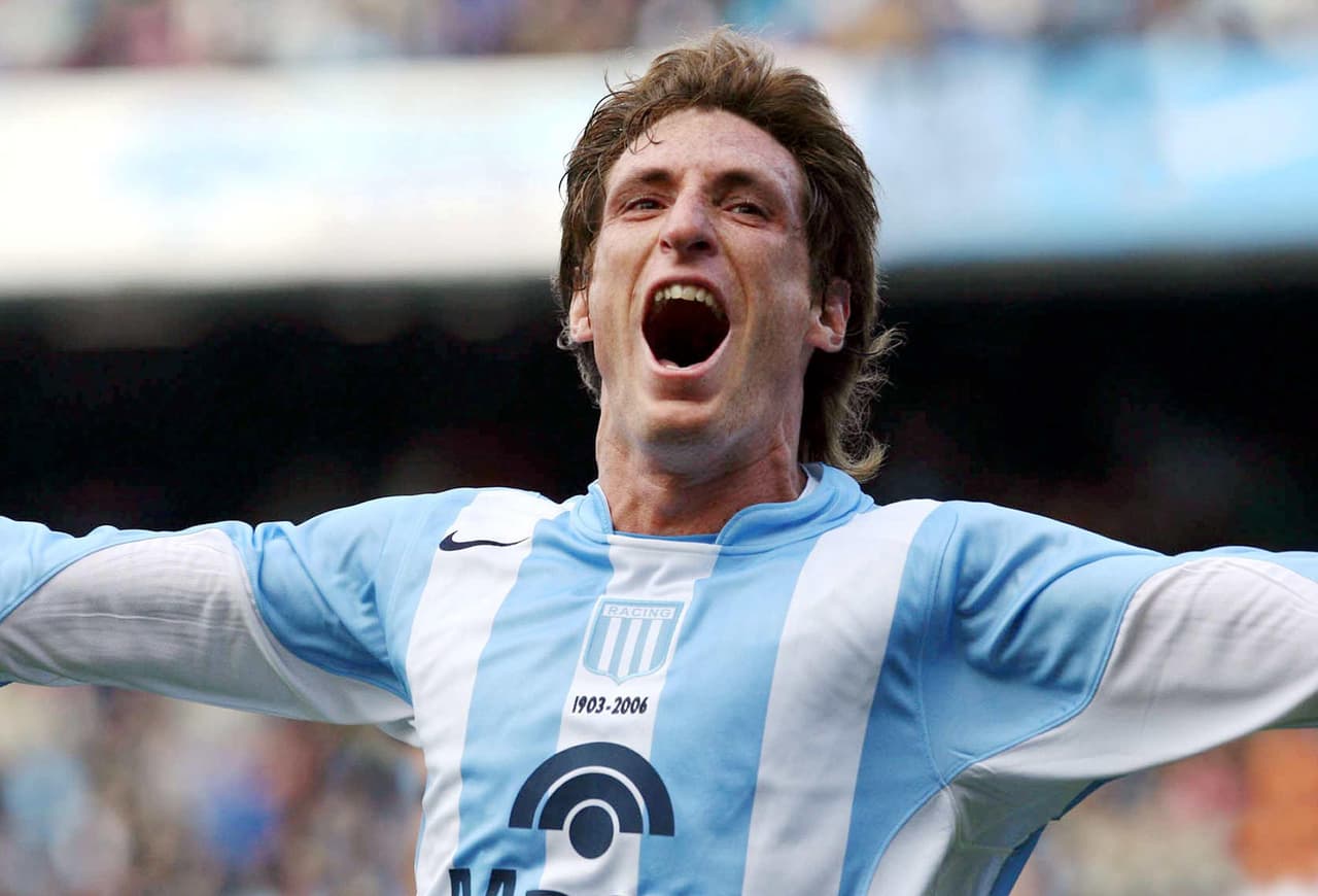 Pero sus mejores años fueron con Racing, donde fue ídolo y muy querido por la hinchada. Hoy es DT de Tigre.