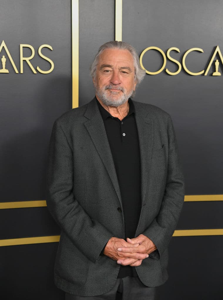 Robert de Niro – La leyenda de Hollywood ha defendido en más de una ocasión el derecho de la población a cuestionar la seguridad de las vacunas y reclamar información al respecto.
<br>