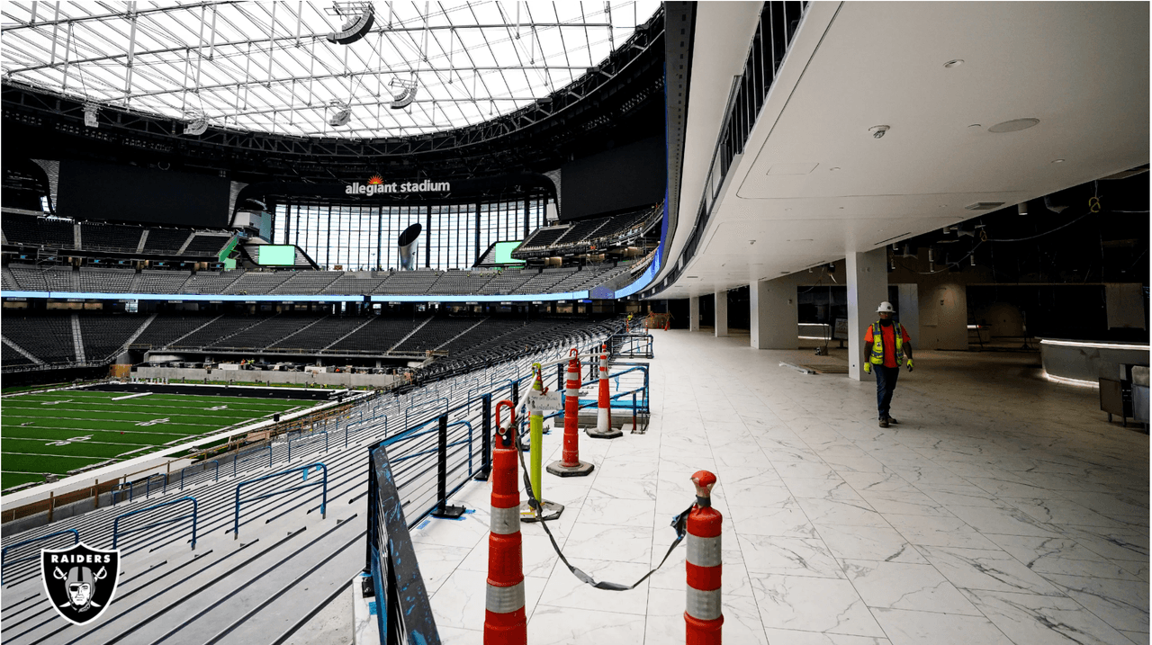 La zona especial para los aficionados posee una gran perspectiva para disfrutar del football.