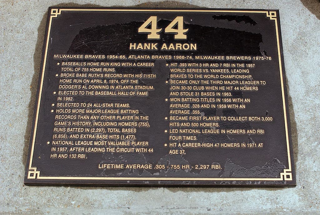 Desde 1999 la MLB entrega el Premio Hank Aaron al mejor bateador de cada Liga.