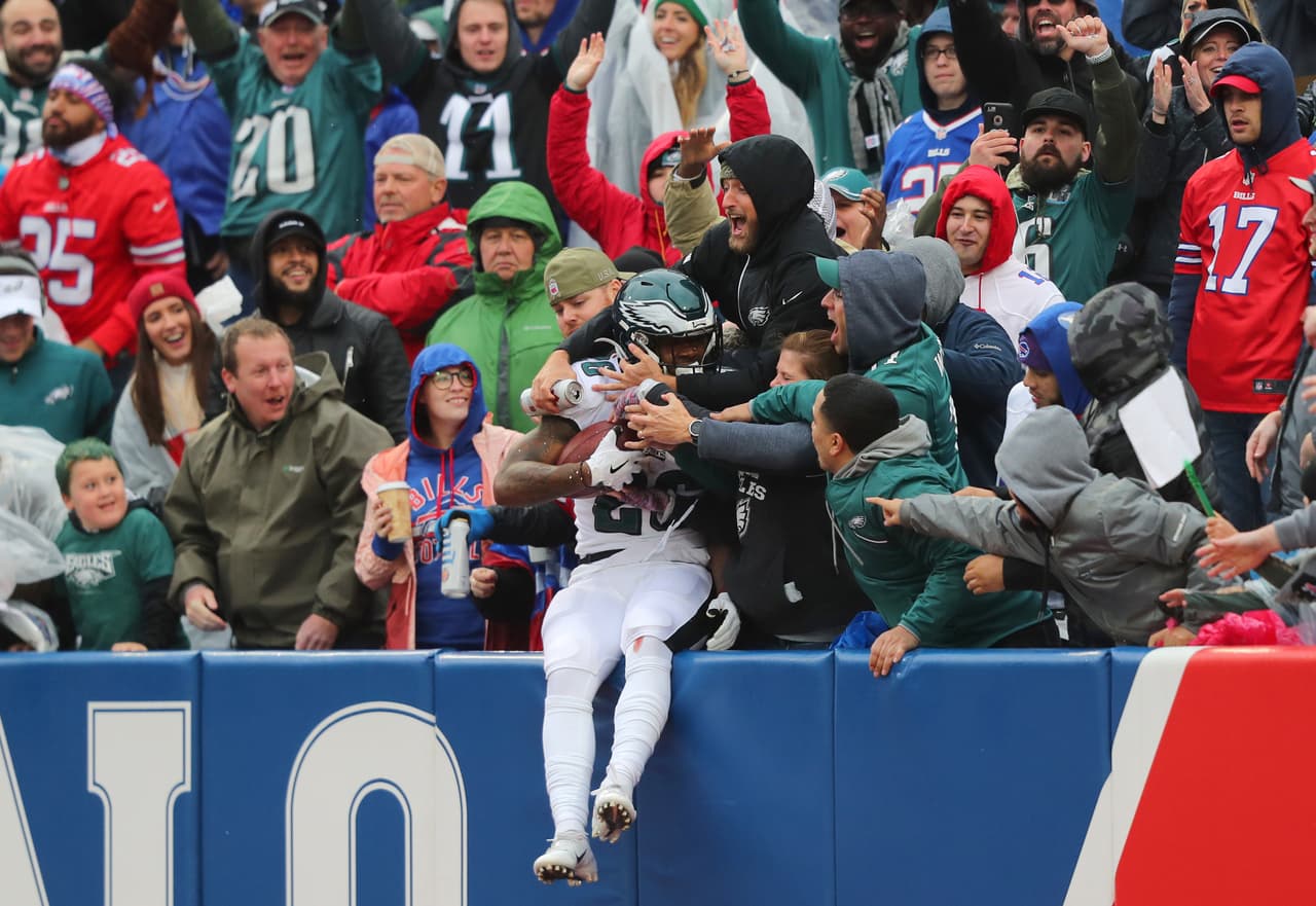 Los pateadores fueron protagonistas, pero las clásicas atrapadas y tacleadas forman parte de las mejores fotos en la Semana 8.