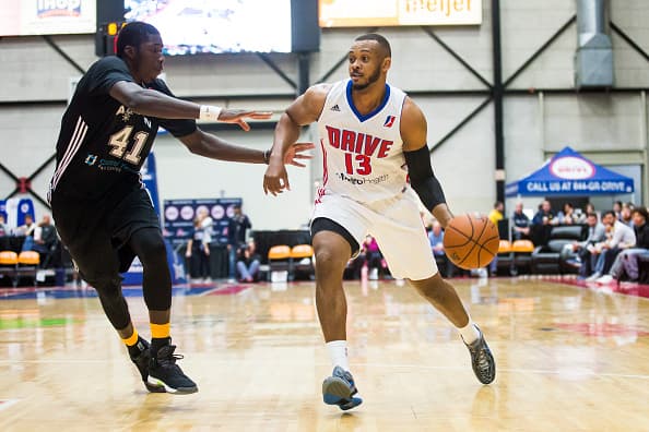 Falleció Zeke Upshaw, basquetbolista que colapsó en pleno partido 