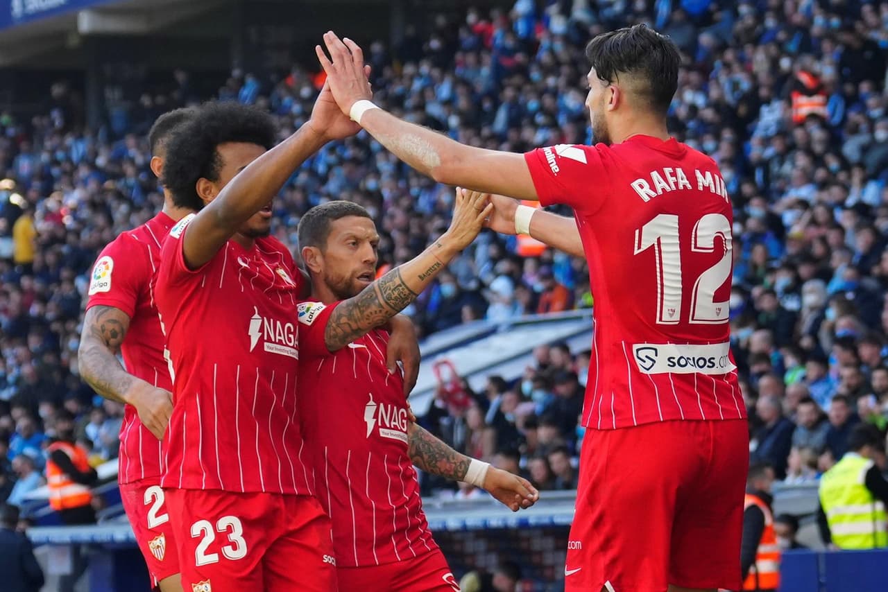 Sevilla y Espanyol empatan durante la Jornada 25 en La Liga con marcador 1-1. Rafa Mir abrió el marcador al minuto 36’ a favor de la visita, pero fue en la segunda mitad cuando Sergi Darder igualó el encuentro a los 50’; Jesús ‘Tecatito’ Corona fue titular y participó 70 minutos.