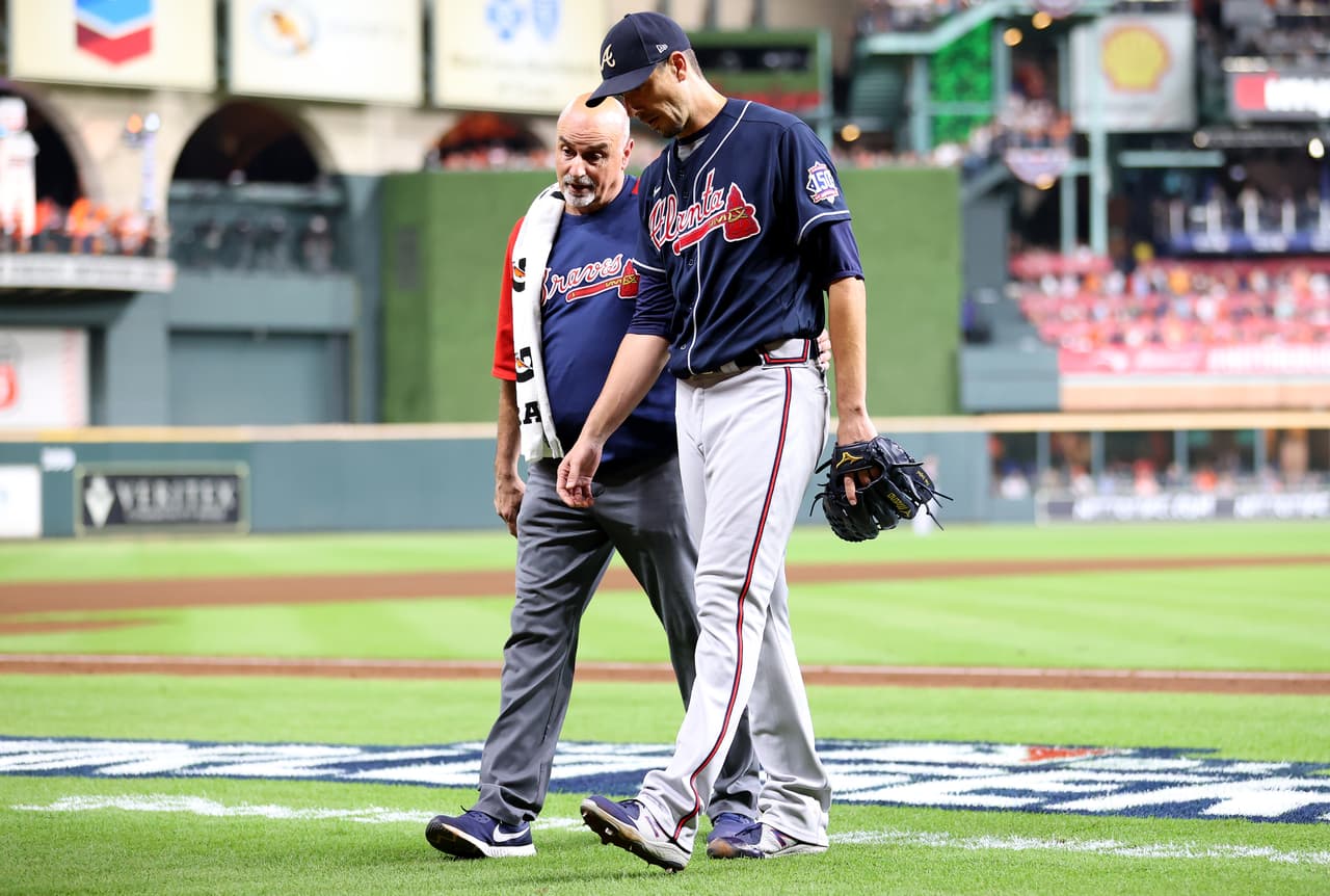 Charlie Morton, abridor de Braves, ponchó a Altuve con fractura de peroné