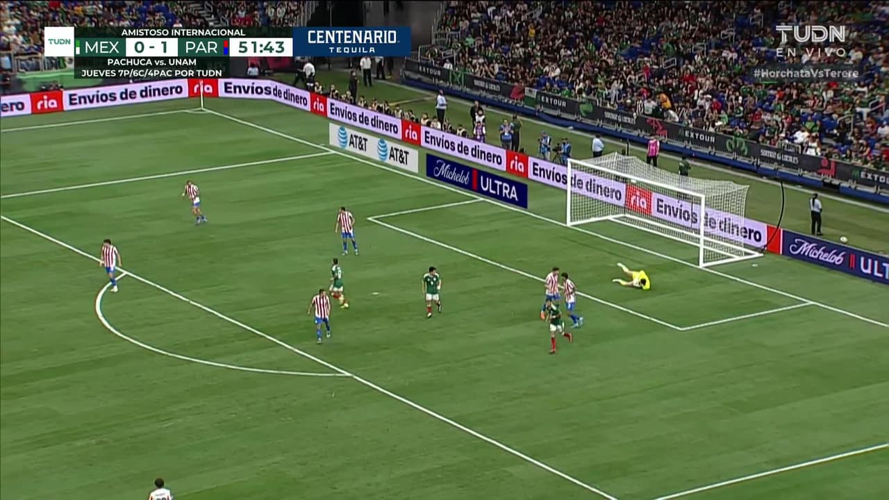 ¡TIRO ATAJADO! disparo por Marcel Ruíz.