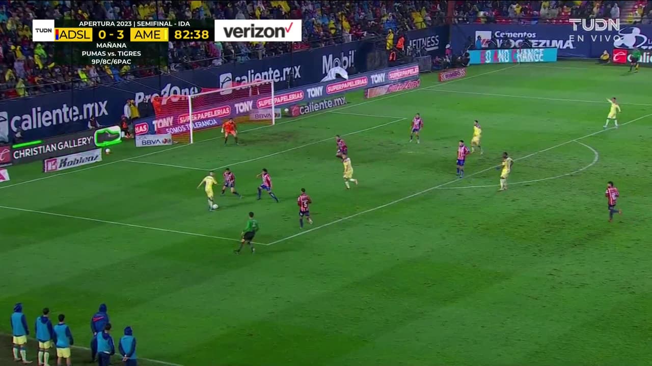 ¡TIRO ATAJADO! disparo por Julián Quiñones.